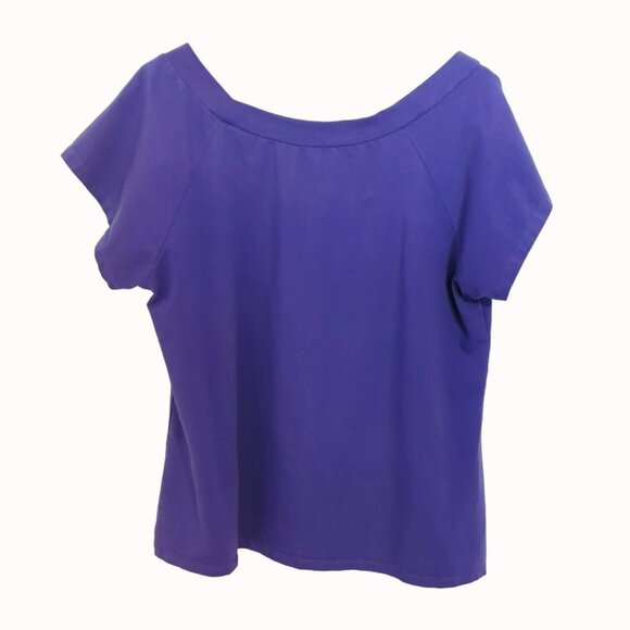 Warner Bros Beetlejuice Womens Plus Size 3 Snake Foxy Purple Blouse Boat Neck Ca - Picture 2 of 4